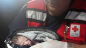 Bebé nació en parada de autobús en Alajuela