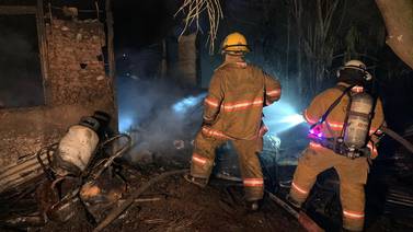 Adulto mayor muere durante incendio de su casa en Mora
