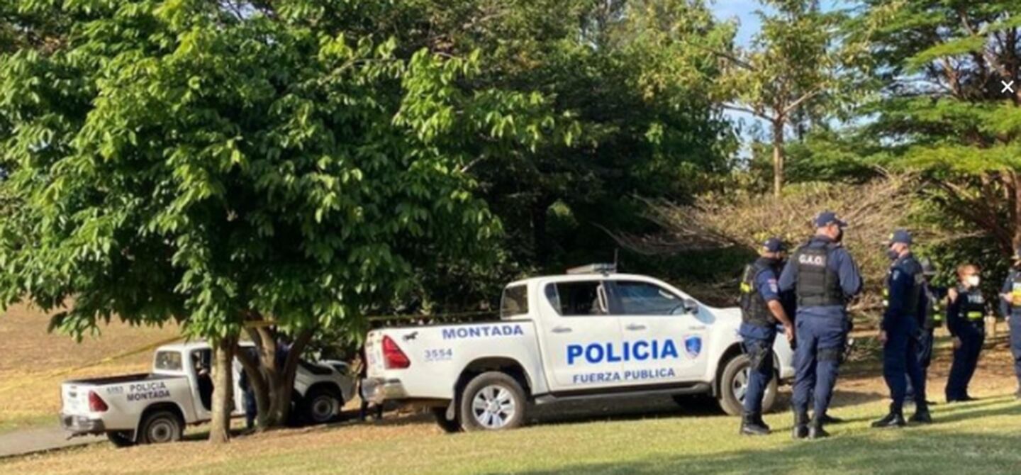 La Fuerza Pública custodió el perímetro de La Sabana, donde fue hallado el cuerpo de un hombre de 30 años, cuyo deceso se investiga. Foto: Cortesía.