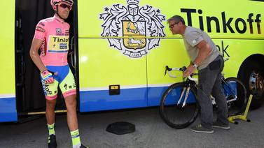 Bicicleta de Alberto Contador salió bien librada de un control sorpresa 