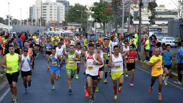 Roy Vargas triunfó en la Media Maratón del Estadio Nacional