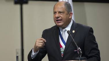 Luis Guillermo Solís critica meta fiscal que prometió su propio gobierno