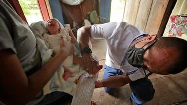 Por lastre y lodo, tamizaje llegó al pequeño Óscar cerca de frontera con Nicaragua