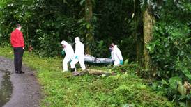 Campesino halla cuerpo de hombre semienterrado en zona boscosa de Pococí