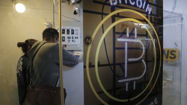 Precio de Bitcóin sube en su debut en la bolsa de Chicago