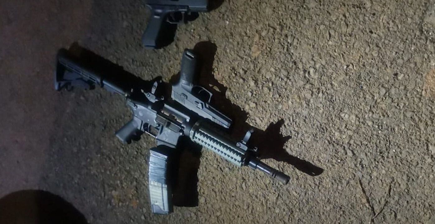 La Policía decomisó 13 fusiles de asalto en el tiroteo ocurrido en Villa del Mar, Limón. Foto: MSP