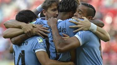  Uruguay ganó con facilidad a Tahítí y se confirmó en semifinal en la Confederaciones