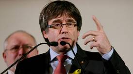 Puigdemont desiste de ser presidente de Cataluña y elige a su sucesor