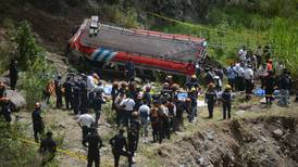  43 muertos al caer bus  en  un precipicio en Guatemala 