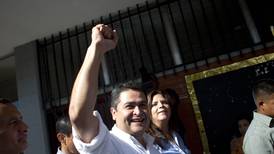 Candidato oficialista, Juan Orlando Hernández, se declara presidente electo de Honduras