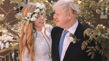 El primer ministro Boris Johnson se casó en secreto con su prometida Carrie Symonds 