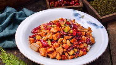 Descubra la auténtica receta del pollo kung pao: Un clásico de la cocina china