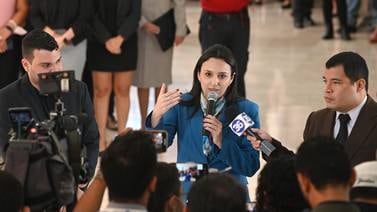 Patricia Navarro afirma que ministra Natalia Díaz mintió sobre vehículo de lujo