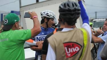 Ciclista Gabriel Marín expulsado de la Vuelta a Costa Rica por dar puntapiés a otro competidor