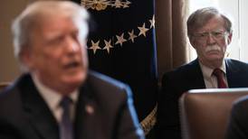 Borrador de libro de exasesor John Bolton agita juicio político contra Trump