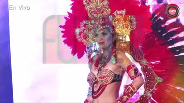Miss venezolana se cae de una tarima en el Reinado Mundial del Banano