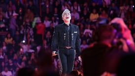 Alejandro Fernández se duerme en pleno concierto en México