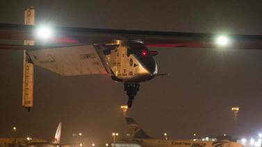Avión  Solar Impulse 2 sale de Egipto para cubrir la última etapa de su vuelta al mundo