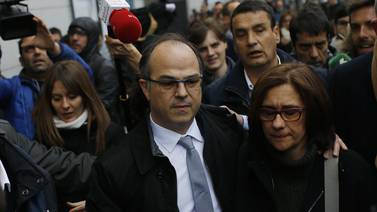 Juez español envía a la cárcel a cúpula independentista de Cataluña