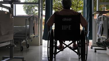 Más de 1.200 ciudadanos firman recurso contra suspensión de proyecto de nuevo hospital geriátrico