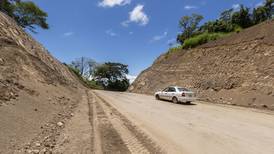 Vía Paquera - Playa Naranjo sufre nuevo atraso: MOPT otorga tres meses más a constructora para entregar la obra