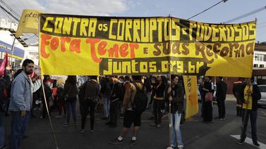 Protestas y paros en  Brasil  contra las reformas del acorralado Temer
