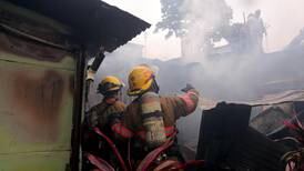 Incendio consume cuartería en Limón centro