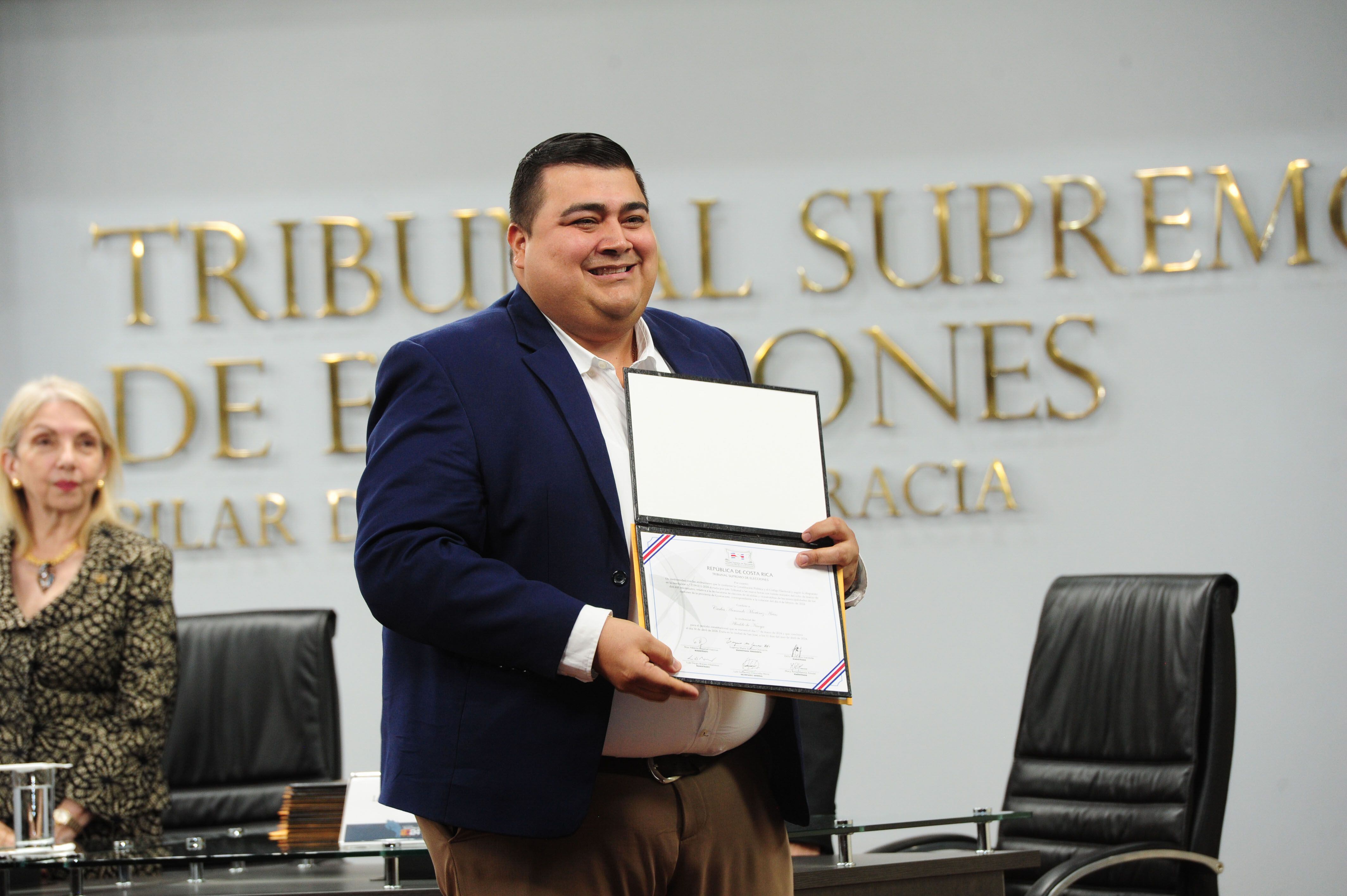 Carlos Armando Martínez, alcalde de Nicoya, durante la entrega de credenciales, por parte del Tribunal Supremo de Elecciones, el pasado 11 de abril. Foto: Marvin Caravaca