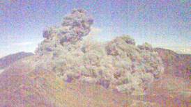Volcán Turrialba hace erupción