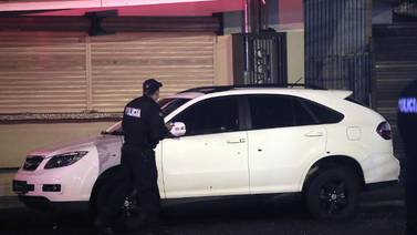 Pistoleros acribillan a conductor de automóvil en Grecia