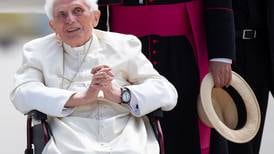 Iglesia católica se une en oración por la salud de Benedicto XVI