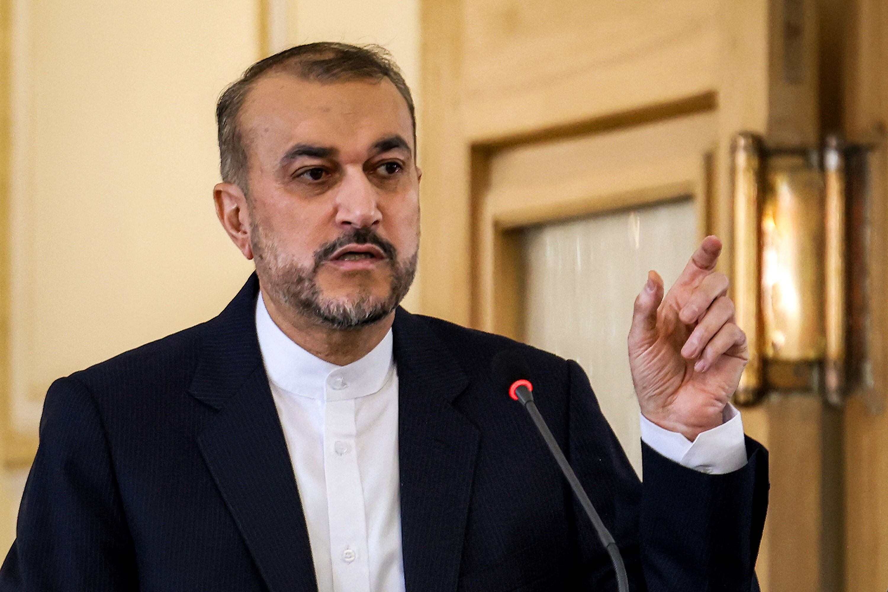 El ministro de Asuntos Exteriores de Irán, Hossein Amir-Abdollahian instó a Israel a no tomar represalias militares ante un ataque sin precedentes que Teherán presentó como una respuesta justificada a un ataque mortal contra su edificio del consulado en Damasco.
