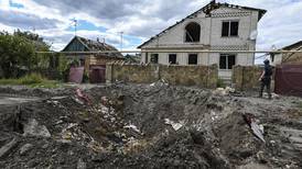 Últimos habitantes de Siversk viven entre el fuego ruso y ucraniano