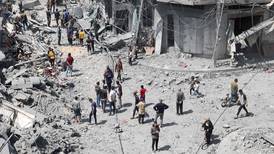 Funcionario gazatí afirma que se exhumaron 200 cuerpos de fosa común en hospital