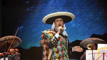 La cantante Aida Cuevas dejó cuerpo y alma en el escenario del Festival Ranchero de Palmares