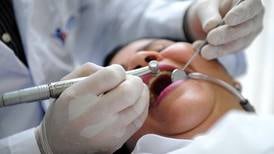Falso dentista atiende en cochera y cobra ¢100.000 por ‘brackets’ que se desprenden en pocas horas