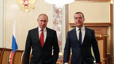 Expresidente ruso compara orden de captura contra Vladimir Putin con papel higiénico