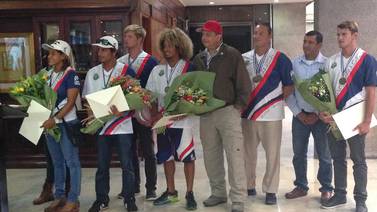 Selección de Surf fue recibida por el presidente Luis Guillermo Solís 