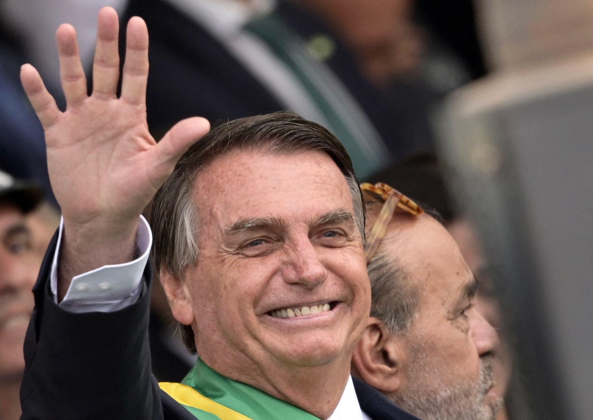 Gastos de Bolsonaro con tarjeta presidencial asombran a Brasil