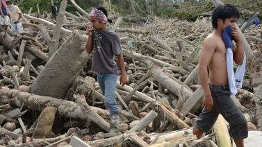 Continúa  limpieza de escombros tras tifón en Filipinas
