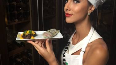 Miss Costa Rica participó en un concurso de cocina como parte de las actividades de Miss Universo