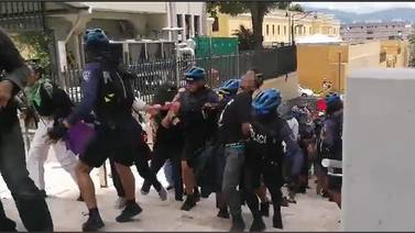 Marcha contra violencia policial termina con choques entre participantes y Fuerza Pública