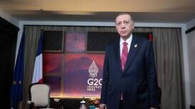 Turquía considera atacar por tierra a Siria tras atentado en Estambul