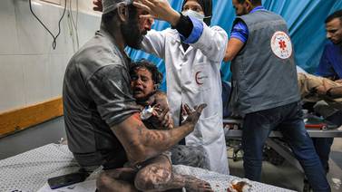 Israel busca rehenes en hospital al sur de la Franja de Gaza