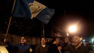 Guatemala celebra renuncia de presidente Otto Pérez Molina
