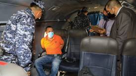 Avión militar de El Salvador se lleva extraditado a suegro de Mauricio Funes desde Costa Rica