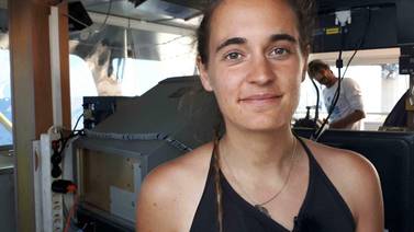 Capitana de barco que rescata a migrantes reta al líder de la ultraderecha italiana