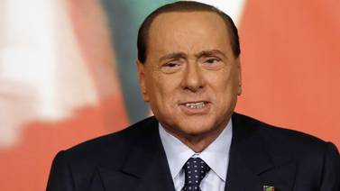  Silvio Berlusconi lucha desesperadamente por seguir en el Parlamento