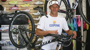 Leonardo Chacón competirá esta temporada con la moderna bicicleta Foil Team Issue de Scott   