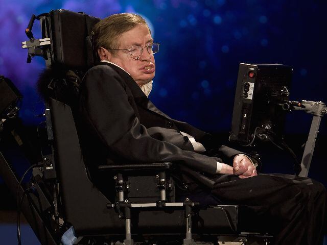 En los recién revelados documentos relacionados con Jeffrey Epstein se menciona dos veces el nombre del físico Stephen Hawking.